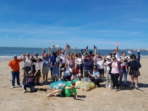 ação voluntariado limpeza praia da CERCIOEIRAS