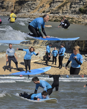 Clientes do CACI da CERCIOEIRAS participam numa atividade de surf inclusivo na Praia do Matadouro, na Ericeira, no &acirc;mbito do InSurfin 2027.
